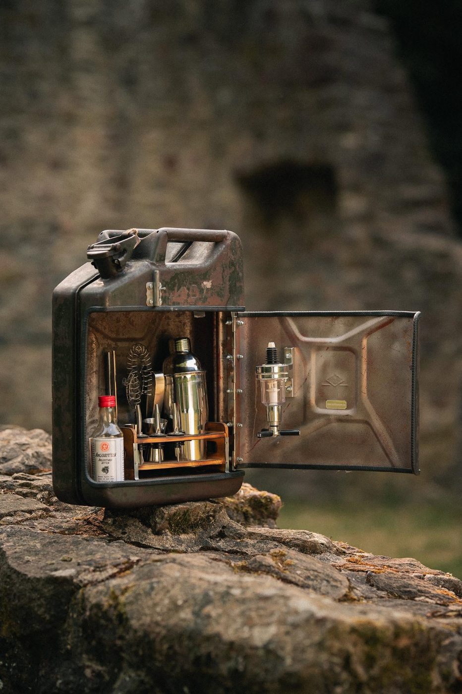 Spiritkanister als taktische Minibar mit Barzubeh&ouml;r